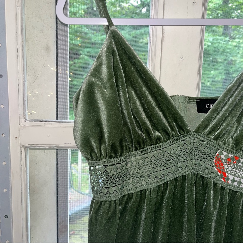 Green velvet dress with lace cut outs NWT - Picture 3 of 3